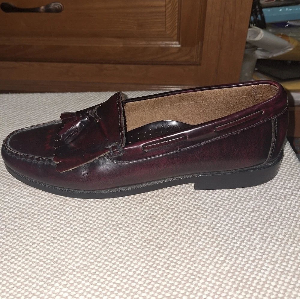 Classic Bass Burgundy QuimbyTassel Loafers for Men In A Size 13M. EUC.